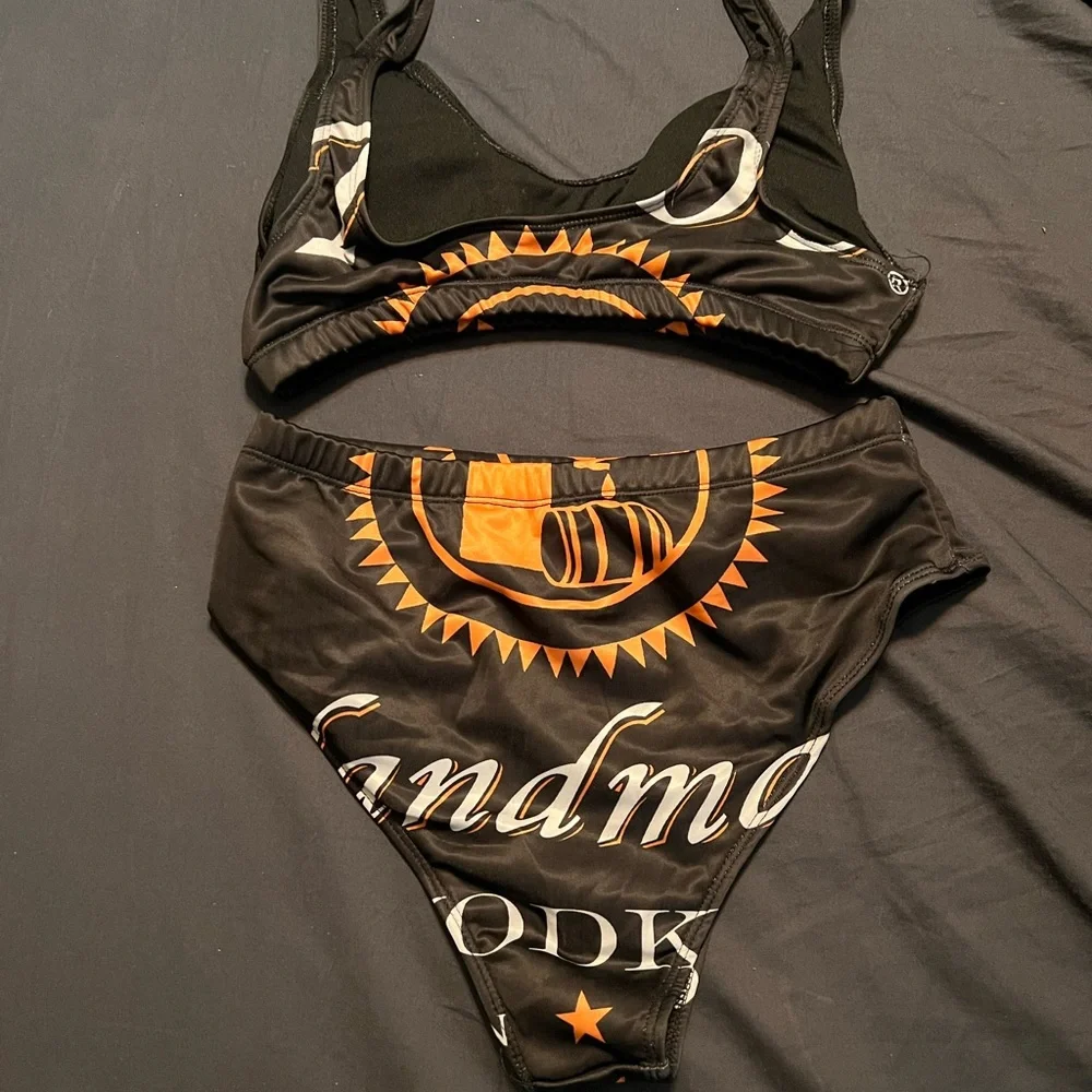 Bikini - Picture 2 of 2